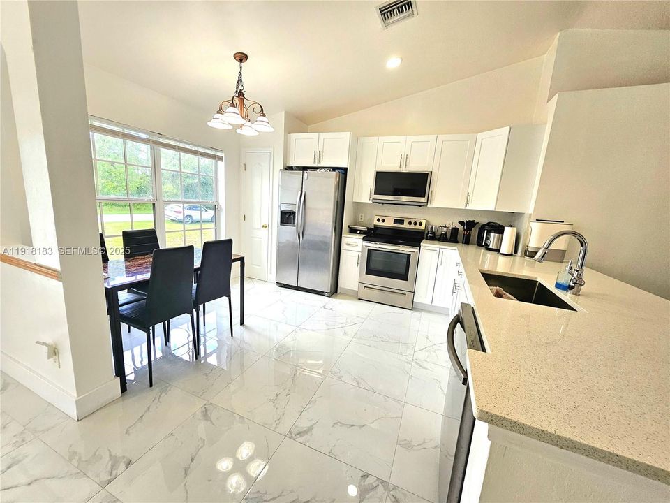 For Sale: $329,995 (3 beds, 2 baths, 1274 Square Feet)