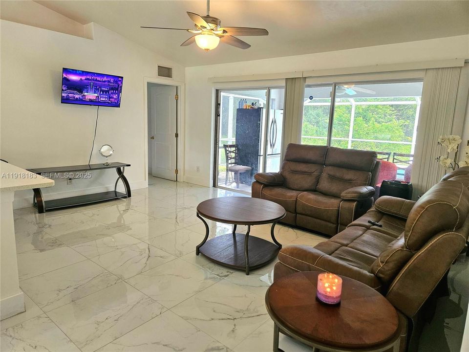 For Sale: $329,995 (3 beds, 2 baths, 1274 Square Feet)