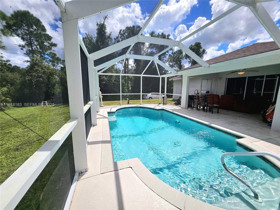 For Sale: $329,995 (3 beds, 2 baths, 1274 Square Feet)