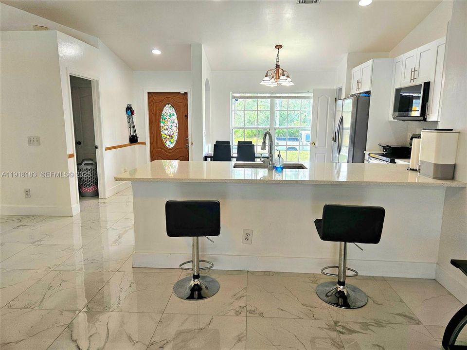 For Sale: $329,995 (3 beds, 2 baths, 1274 Square Feet)