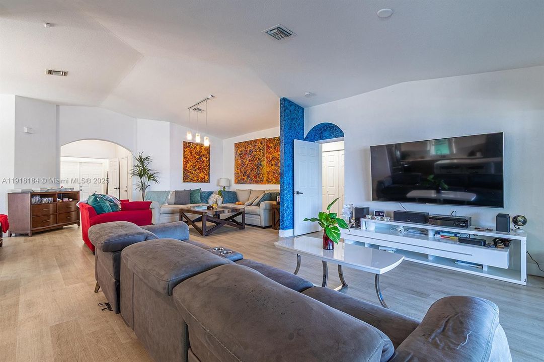 En Renta: $4,000 (3 camas, 2 baños, 1901 Pies cuadrados)