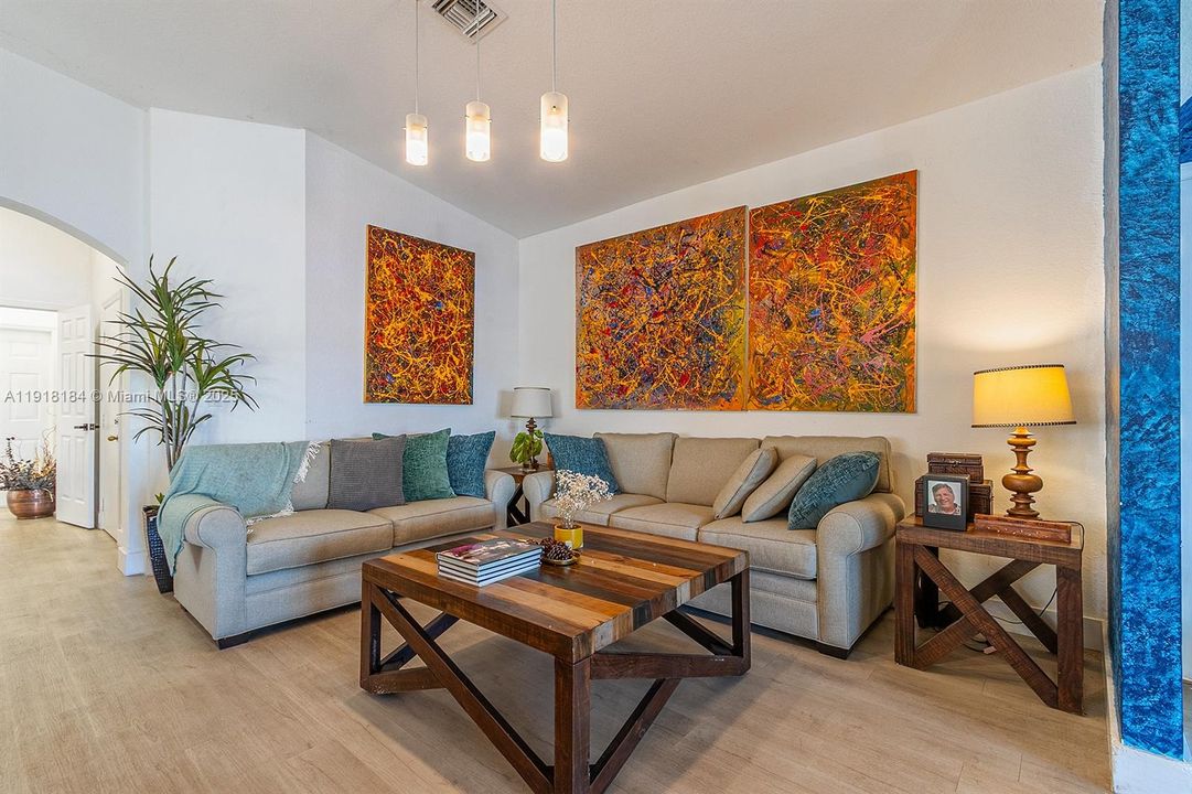 En Renta: $4,000 (3 camas, 2 baños, 1901 Pies cuadrados)