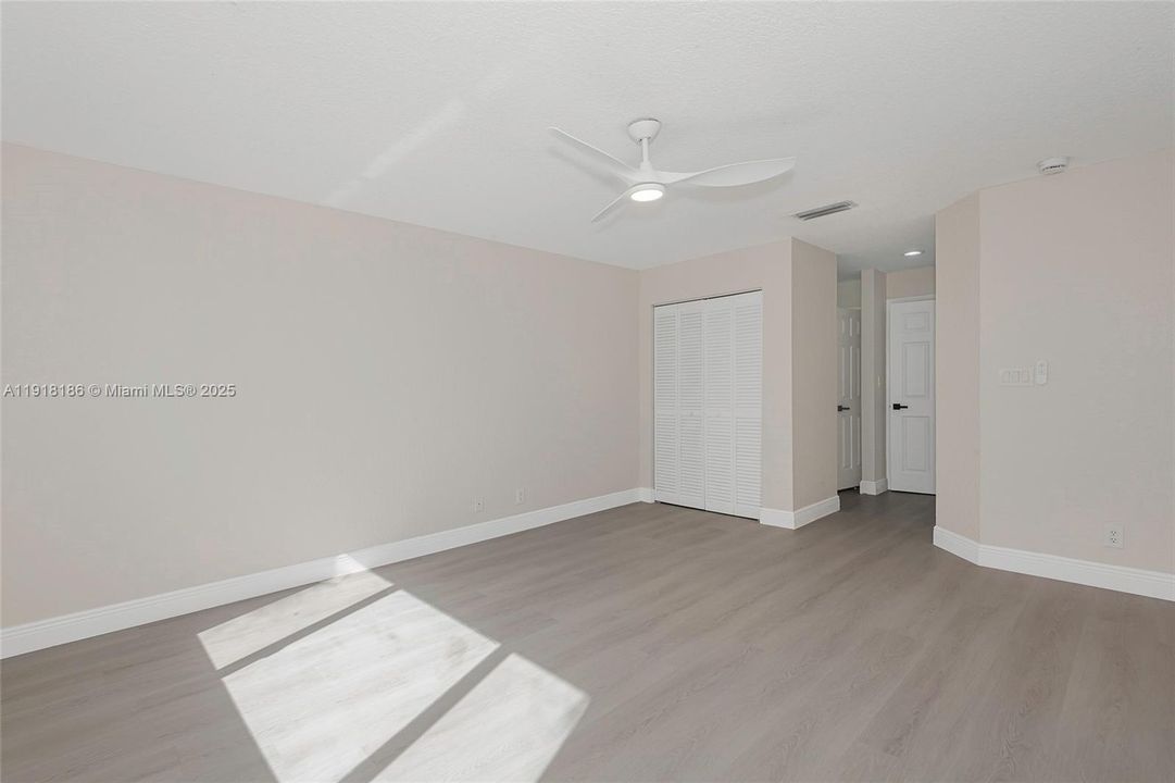 Activo con contrato: $3,795 (3 camas, 2 baños, 1687 Pies cuadrados)