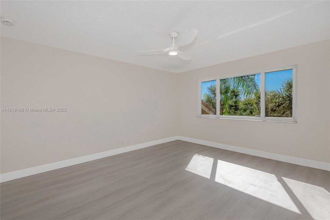 Activo con contrato: $3,795 (3 camas, 2 baños, 1687 Pies cuadrados)