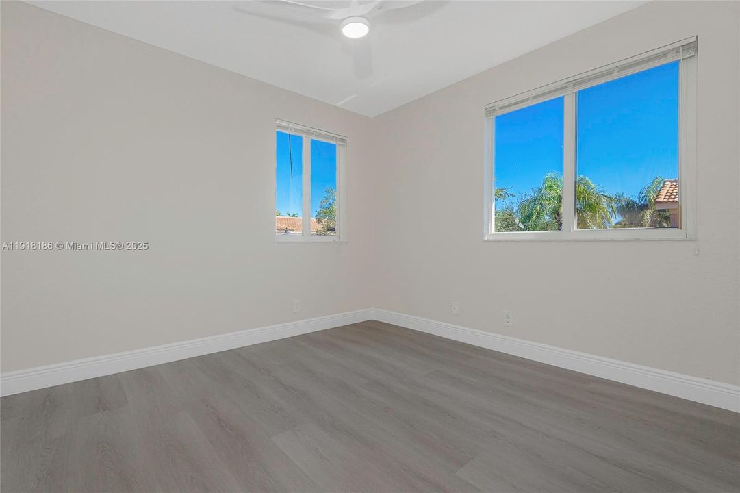 Activo con contrato: $3,795 (3 camas, 2 baños, 1687 Pies cuadrados)