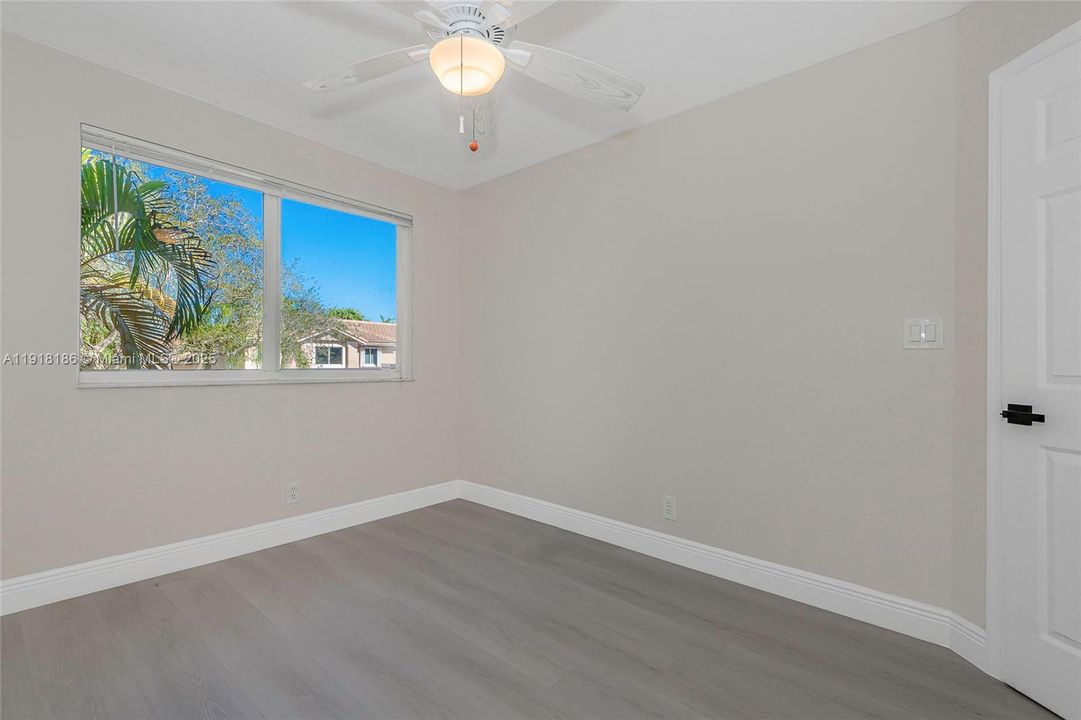 Activo con contrato: $3,795 (3 camas, 2 baños, 1687 Pies cuadrados)