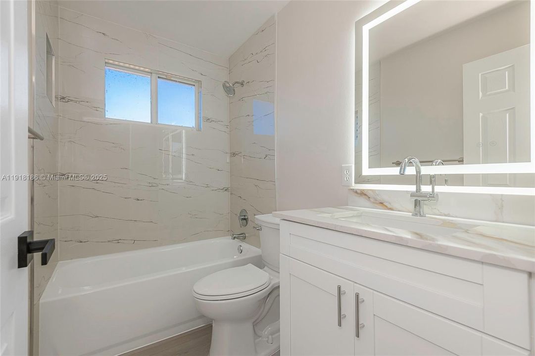 Activo con contrato: $3,795 (3 camas, 2 baños, 1687 Pies cuadrados)