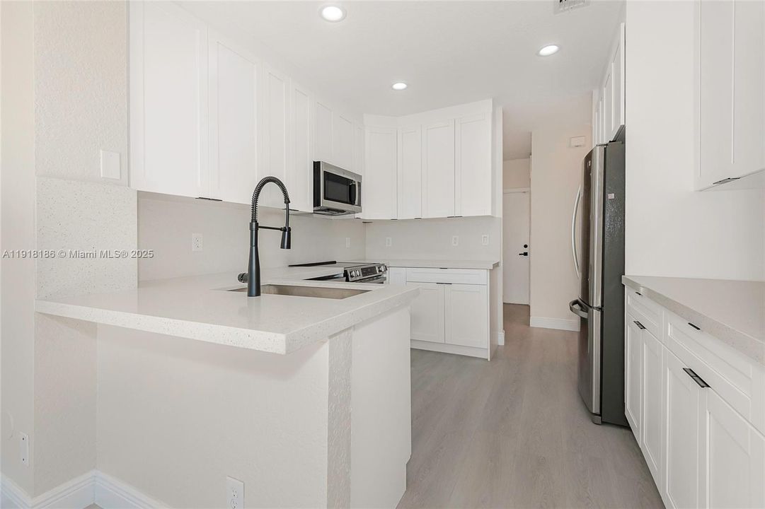 Activo con contrato: $3,795 (3 camas, 2 baños, 1687 Pies cuadrados)