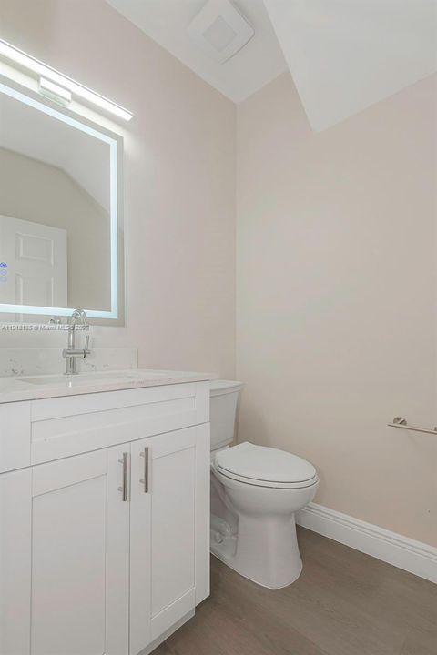 Activo con contrato: $3,795 (3 camas, 2 baños, 1687 Pies cuadrados)