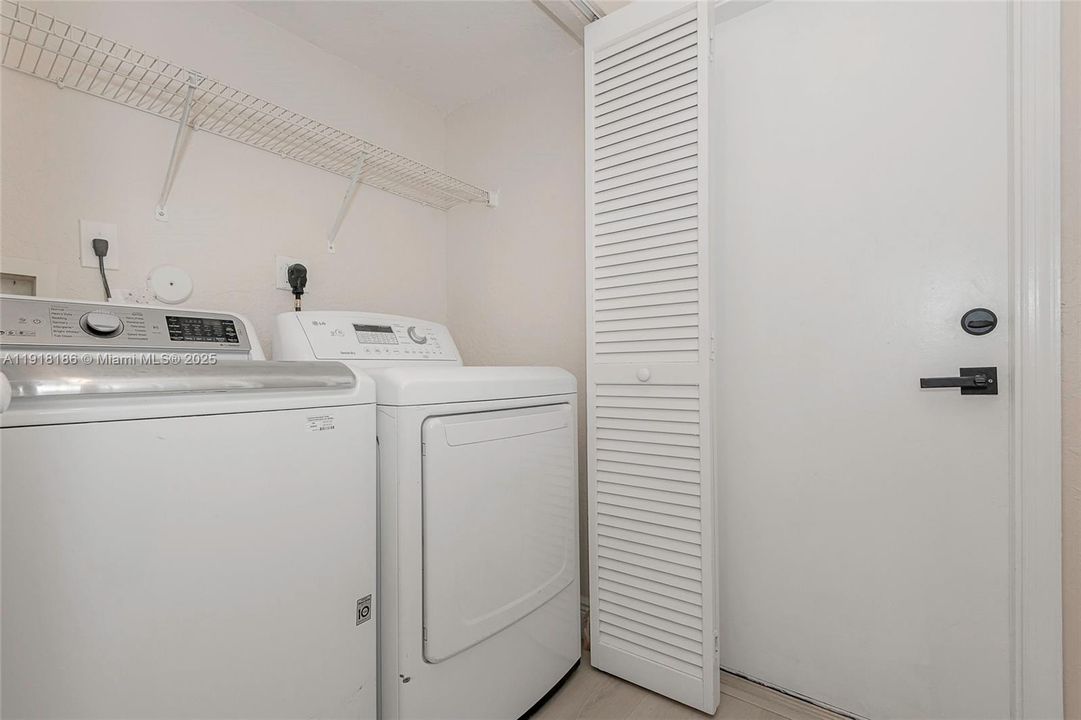 Activo con contrato: $3,795 (3 camas, 2 baños, 1687 Pies cuadrados)