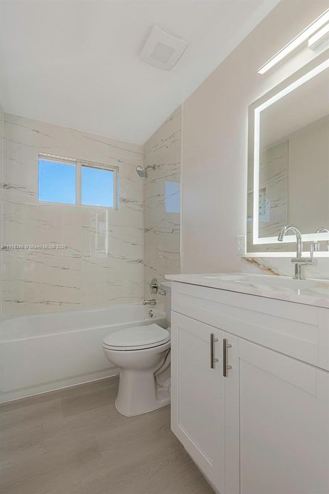 Activo con contrato: $3,795 (3 camas, 2 baños, 1687 Pies cuadrados)