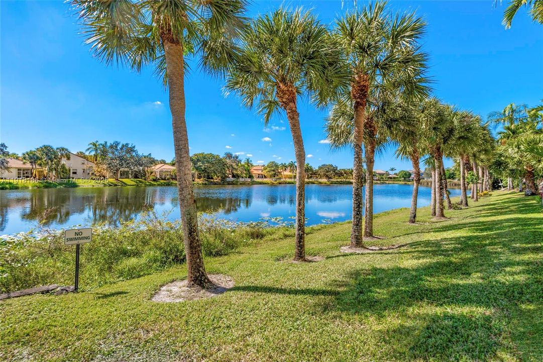 Activo con contrato: $3,795 (3 camas, 2 baños, 1687 Pies cuadrados)