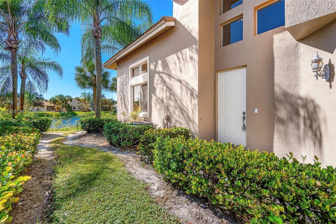 Activo con contrato: $3,795 (3 camas, 2 baños, 1687 Pies cuadrados)