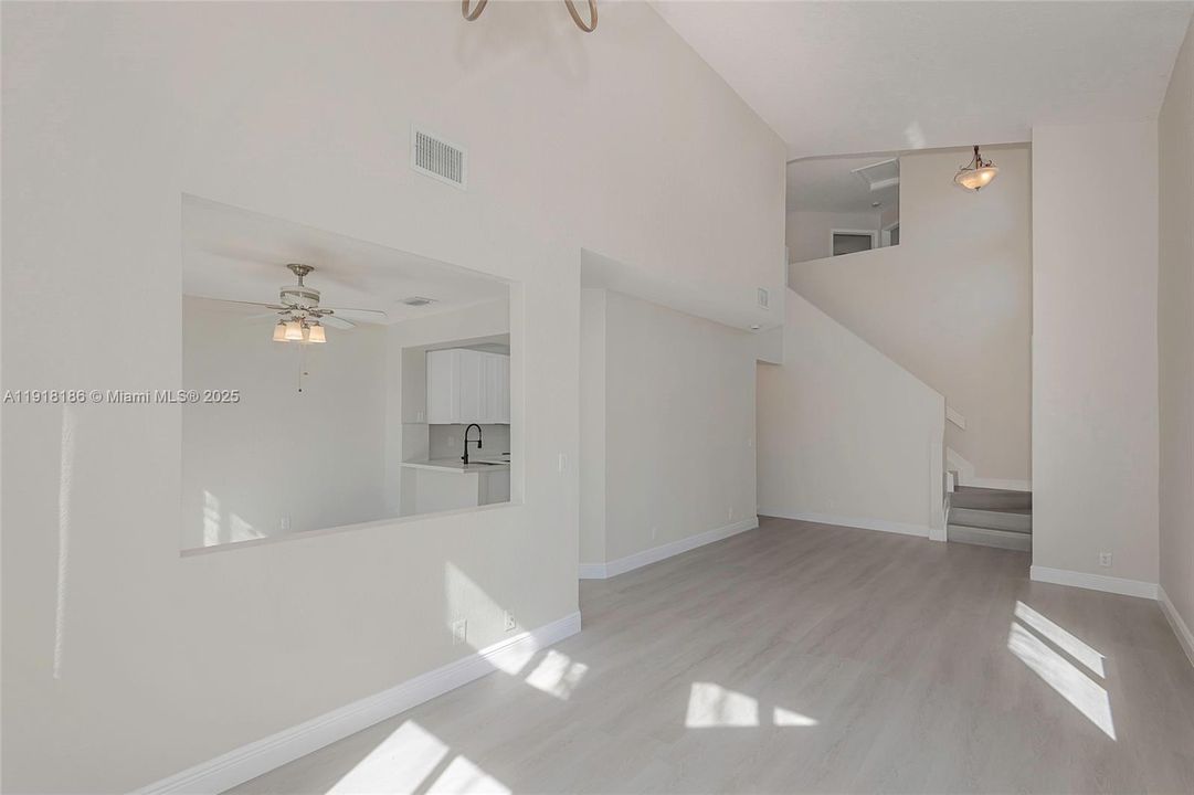 Activo con contrato: $3,795 (3 camas, 2 baños, 1687 Pies cuadrados)