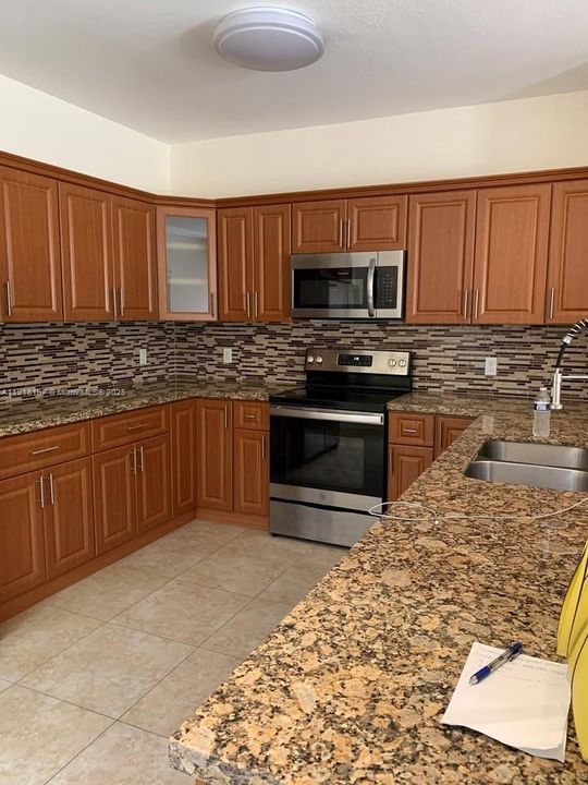 For Rent: $3,600 (4 beds, 3 baths, 2000 Square Feet)