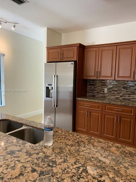 For Rent: $3,600 (4 beds, 3 baths, 2000 Square Feet)