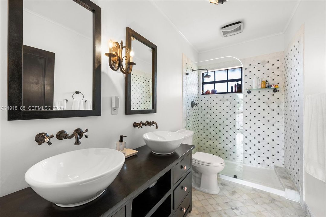 На продажу: $1,650,000 (3 спален, 2 ванн, 2209 Квадратных фут)