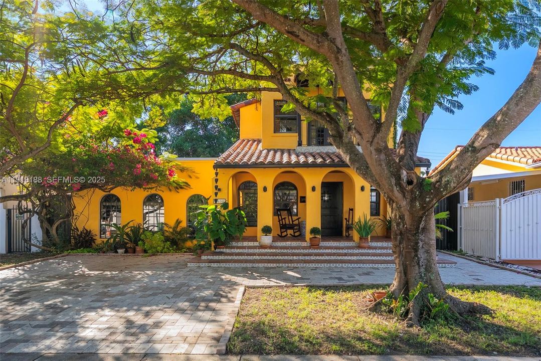 На продажу: $1,650,000 (3 спален, 2 ванн, 2209 Квадратных фут)