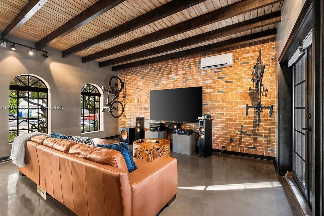 На продажу: $1,650,000 (3 спален, 2 ванн, 2209 Квадратных фут)