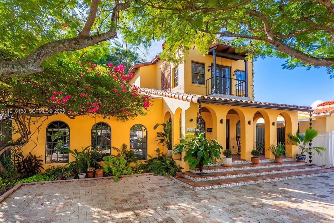 На продажу: $1,650,000 (3 спален, 2 ванн, 2209 Квадратных фут)