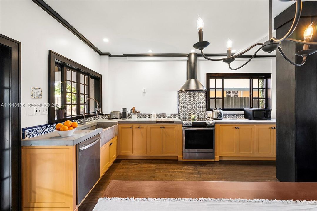 На продажу: $1,650,000 (3 спален, 2 ванн, 2209 Квадратных фут)