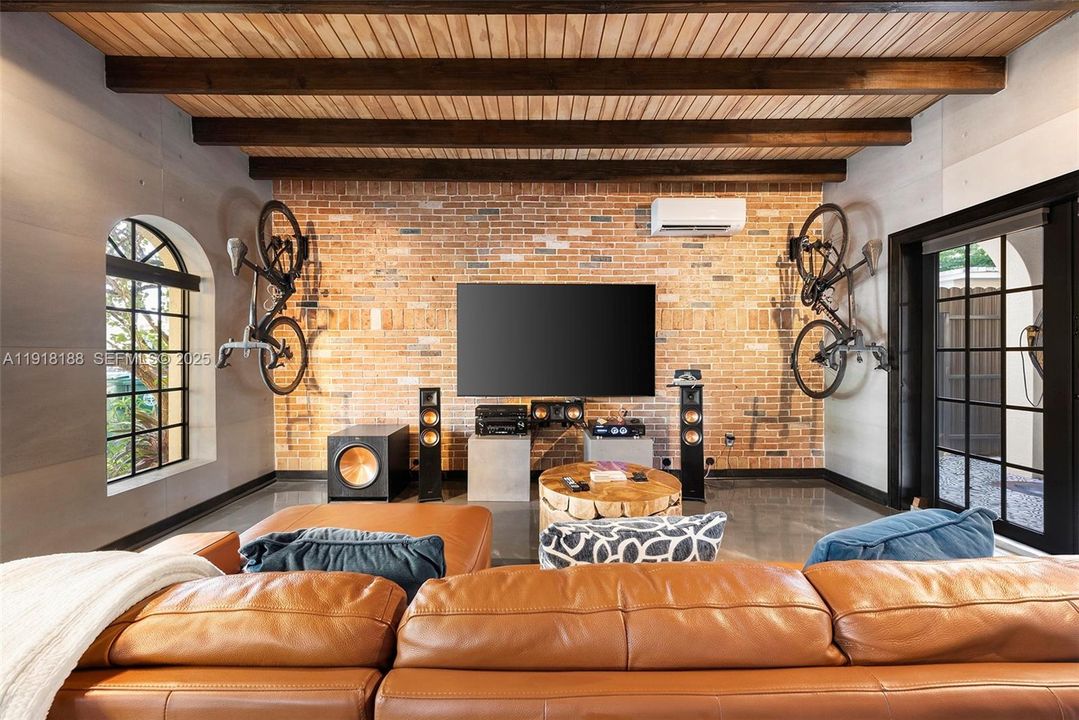 На продажу: $1,650,000 (3 спален, 2 ванн, 2209 Квадратных фут)