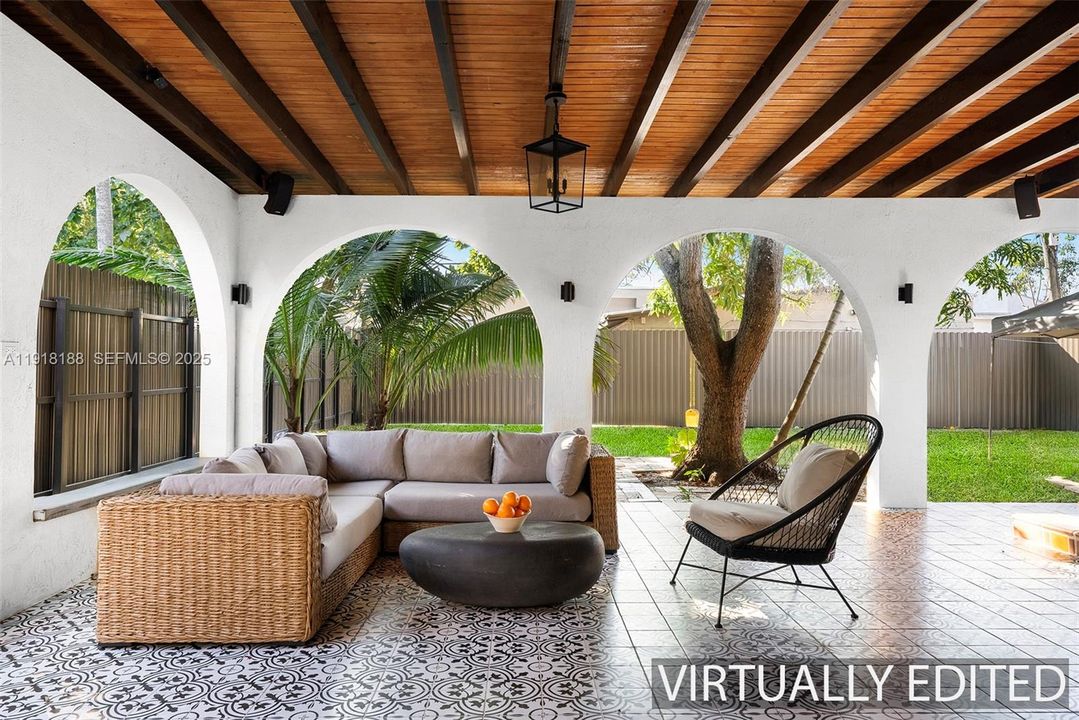 На продажу: $1,650,000 (3 спален, 2 ванн, 2209 Квадратных фут)