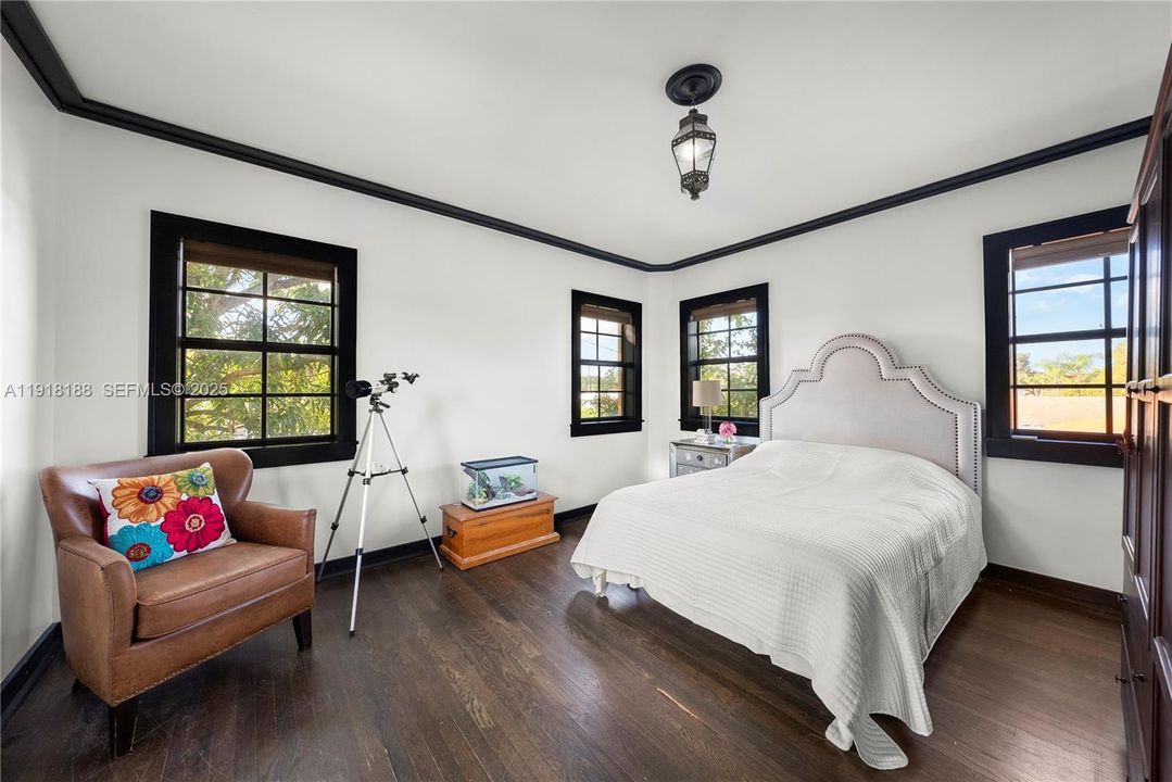 На продажу: $1,650,000 (3 спален, 2 ванн, 2209 Квадратных фут)