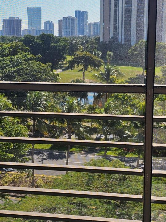 待售: $219,000 (1 贝兹, 1 浴室, 741 平方英尺)