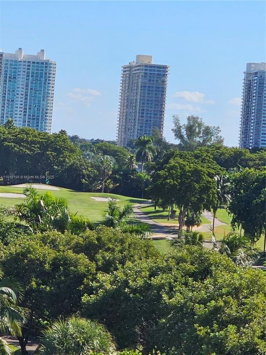 待售: $219,000 (1 贝兹, 1 浴室, 741 平方英尺)