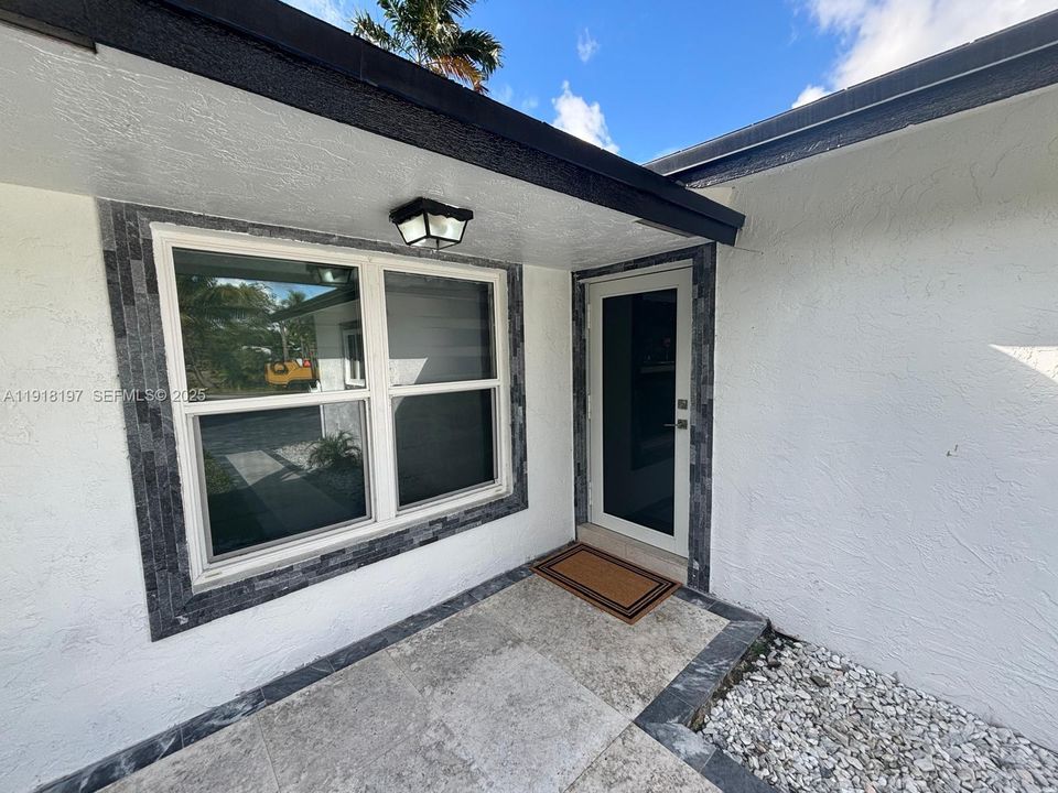 For Rent: $4,980 (4 beds, 3 baths, 1194 Square Feet)