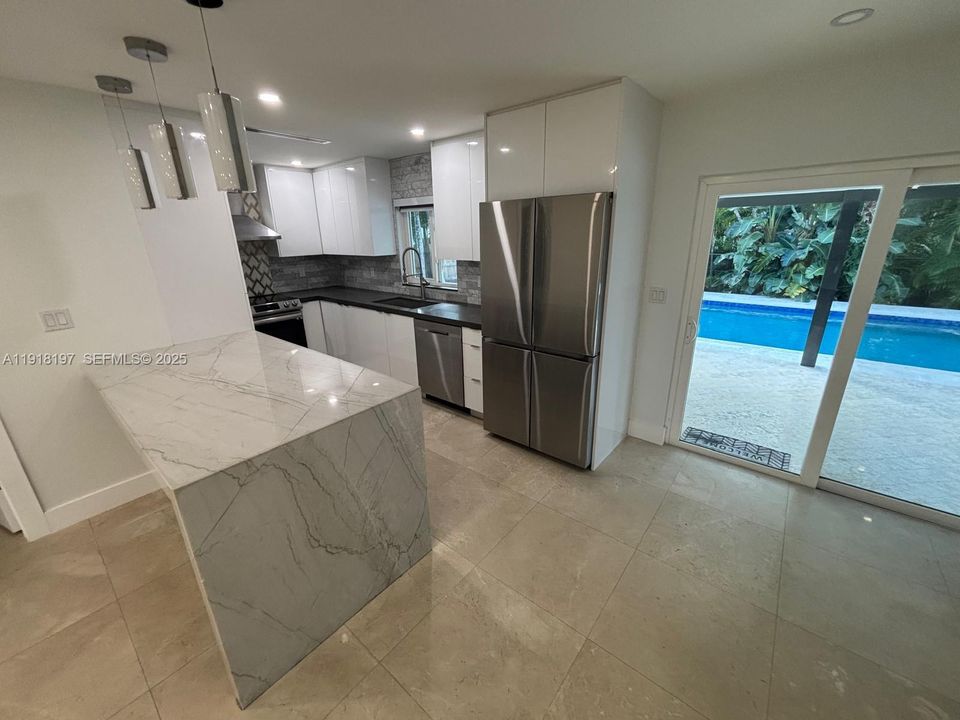 For Rent: $4,980 (4 beds, 3 baths, 1194 Square Feet)