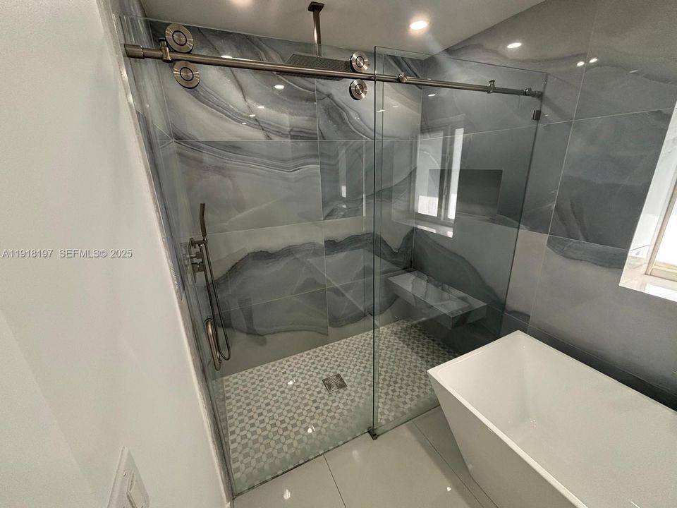 For Rent: $4,980 (4 beds, 3 baths, 1194 Square Feet)