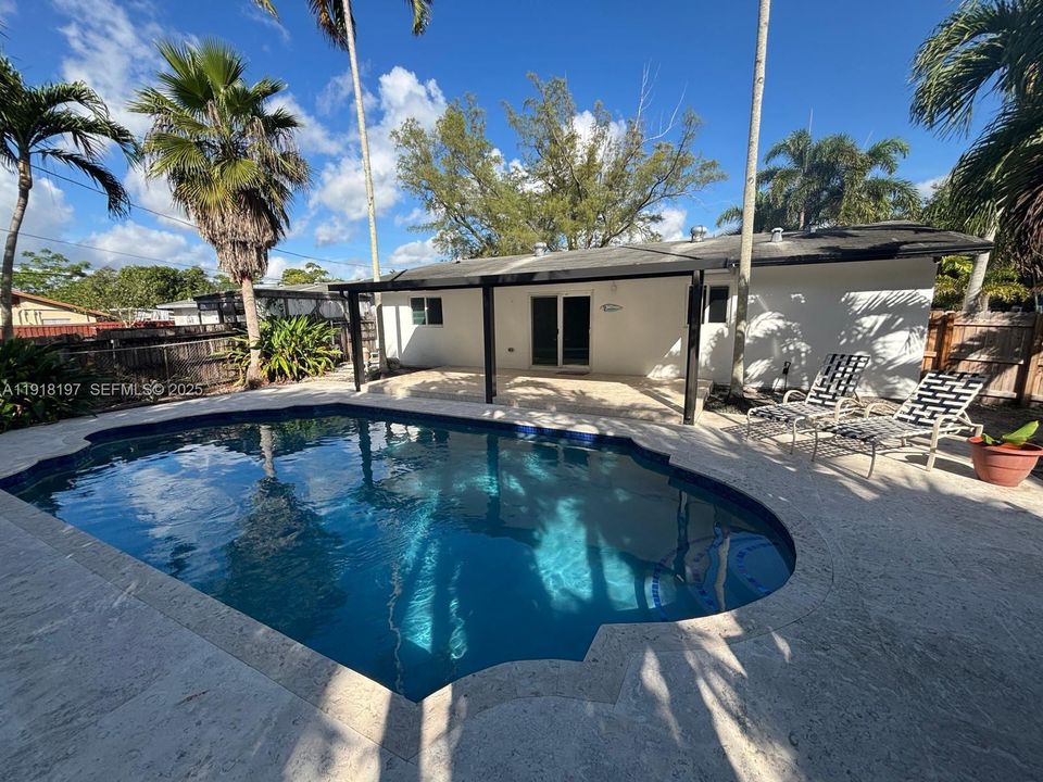 For Rent: $4,980 (4 beds, 3 baths, 1194 Square Feet)