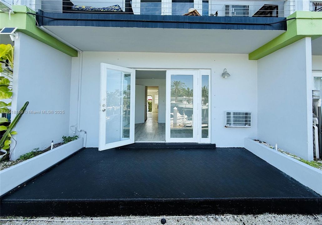 Active With Contract: $1,985 (1 beds, 1 baths, 631 Square Feet)