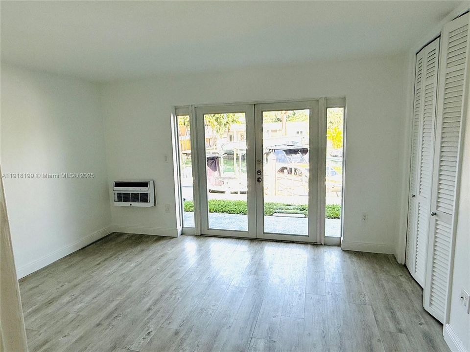 Active With Contract: $1,985 (1 beds, 1 baths, 631 Square Feet)