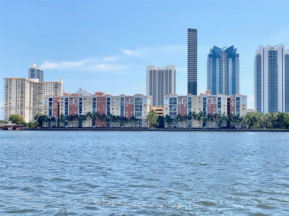 В аренду: $4,250 (3 спален, 2 ванн, 1264 Квадратных фут)