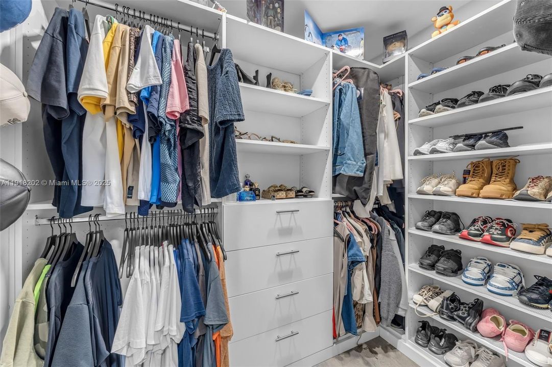 待售: $799,900 (3 贝兹, 2 浴室, 2275 平方英尺)