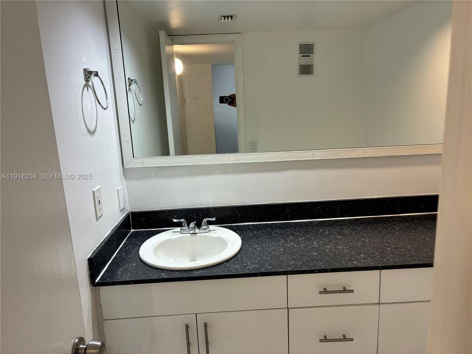 En Venta: $259,000 (2 camas, 1 baños, 930 Pies cuadrados)