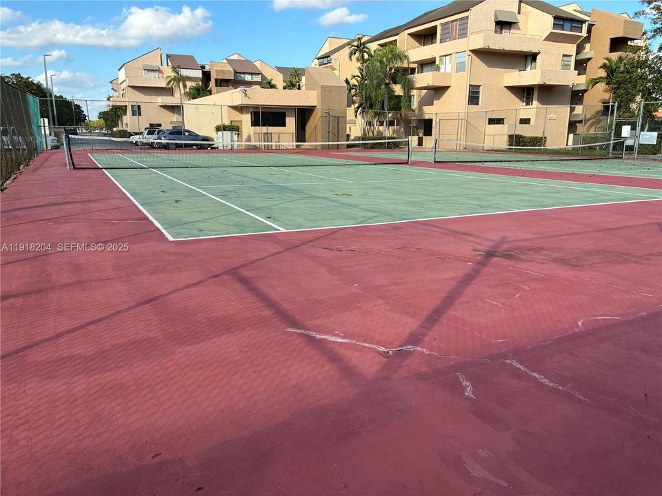 En Venta: $259,000 (2 camas, 1 baños, 930 Pies cuadrados)