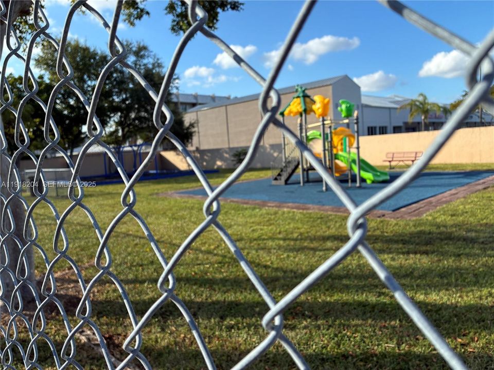 En Venta: $259,000 (2 camas, 1 baños, 930 Pies cuadrados)