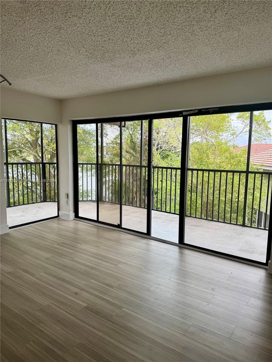 For Sale: $305,000 (2 beds, 2 baths, 1405 Square Feet)