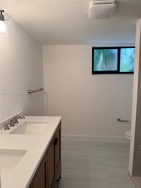 For Sale: $305,000 (2 beds, 2 baths, 1405 Square Feet)