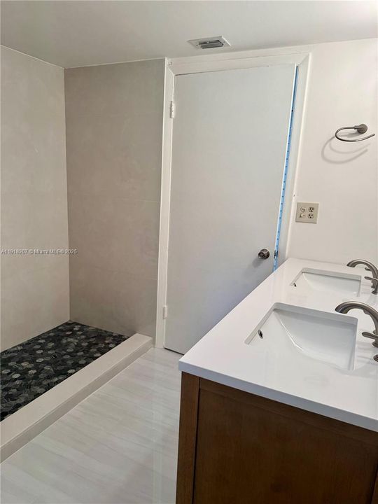 For Sale: $305,000 (2 beds, 2 baths, 1405 Square Feet)