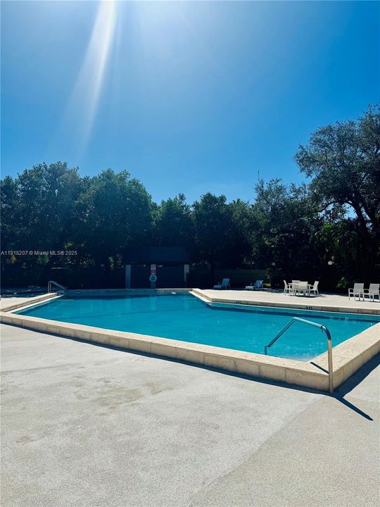 For Sale: $305,000 (2 beds, 2 baths, 1405 Square Feet)