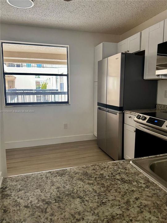 For Sale: $305,000 (2 beds, 2 baths, 1405 Square Feet)