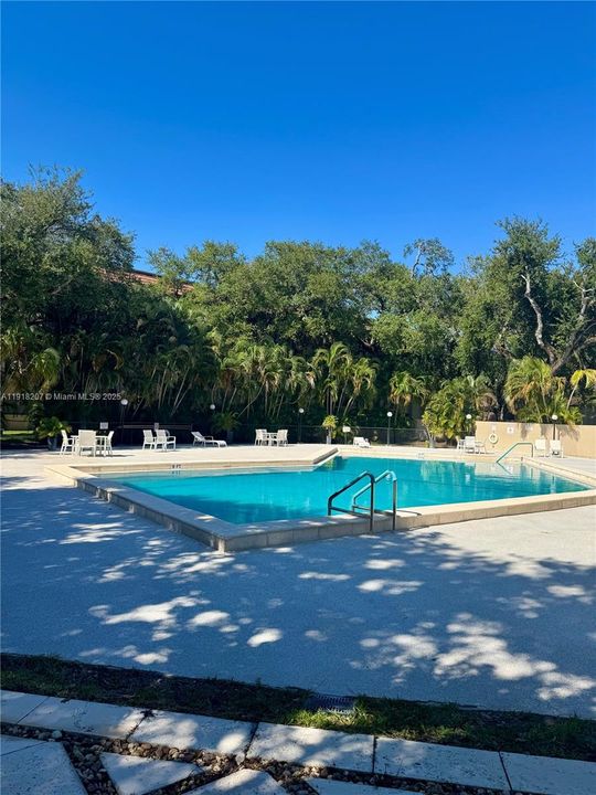 For Sale: $305,000 (2 beds, 2 baths, 1405 Square Feet)