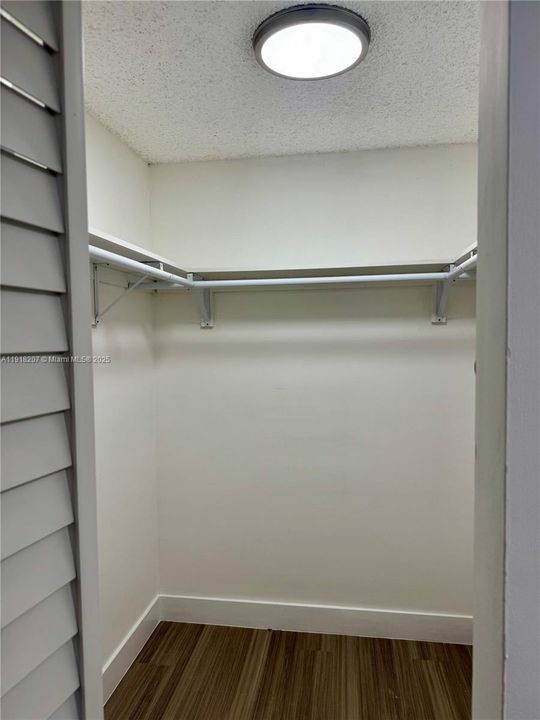 For Sale: $305,000 (2 beds, 2 baths, 1405 Square Feet)