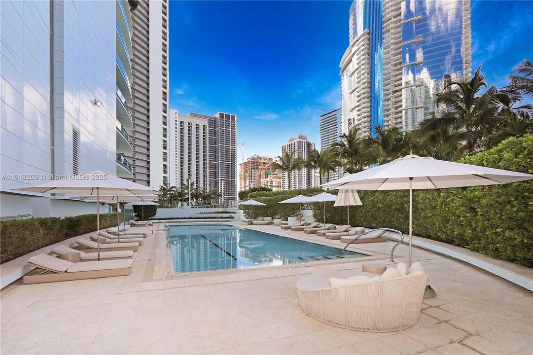 For Rent: $7,000 (2 beds, 3 baths, 1450 Square Feet)