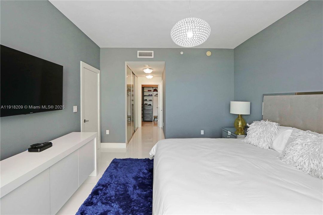 For Rent: $7,000 (2 beds, 3 baths, 1450 Square Feet)